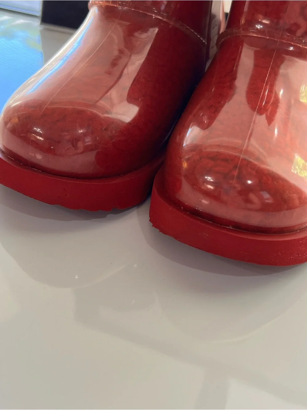 UGG shiny red